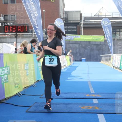 11.08.2024 - GEWOBA Citytriathlon Bremen Lena Gebhardt http://msf.ph/oto/6789747 11.08.2024 11:31:11 Ziel 39 meine-sportfotos.de