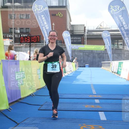 11.08.2024 - GEWOBA Citytriathlon Bremen Lena Gebhardt http://msf.ph/oto/6789748 11.08.2024 11:31:11 Ziel 39 meine-sportfotos.de