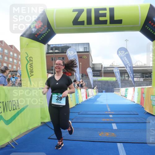 11.08.2024 - GEWOBA Citytriathlon Bremen Lena Gebhardt http://msf.ph/oto/6789752 11.08.2024 11:31:12 Ziel 39 meine-sportfotos.de