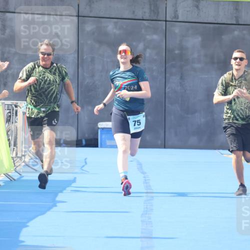 11.08.2024 - GEWOBA Citytriathlon Bremen Lena Gebhardt http://msf.ph/oto/6789758 11.08.2024 11:31:46 Ziel 75 meine-sportfotos.de