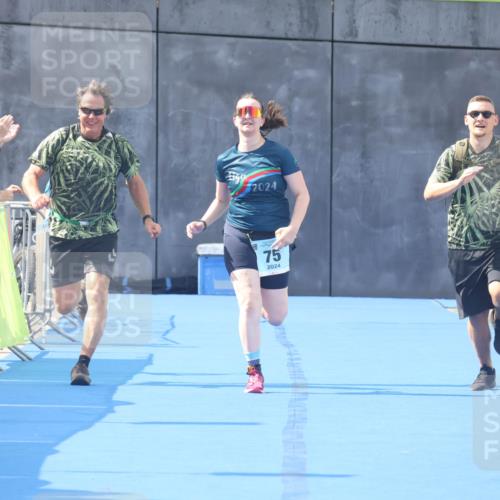 11.08.2024 - GEWOBA Citytriathlon Bremen Lena Gebhardt http://msf.ph/oto/6789760 11.08.2024 11:31:46 Ziel 75 meine-sportfotos.de