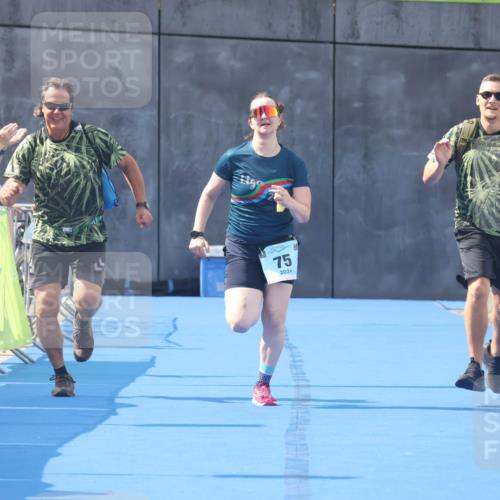 11.08.2024 - GEWOBA Citytriathlon Bremen Lena Gebhardt http://msf.ph/oto/6789762 11.08.2024 11:31:46 Ziel 75 meine-sportfotos.de
