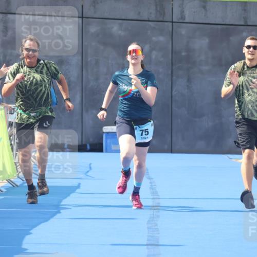 11.08.2024 - GEWOBA Citytriathlon Bremen Lena Gebhardt http://msf.ph/oto/6789763 11.08.2024 11:31:46 Ziel 75 meine-sportfotos.de