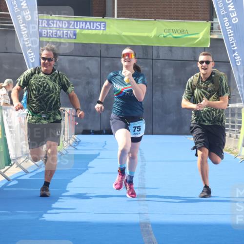 11.08.2024 - GEWOBA Citytriathlon Bremen Lena Gebhardt http://msf.ph/oto/6789780 11.08.2024 11:31:48 Ziel 75 meine-sportfotos.de