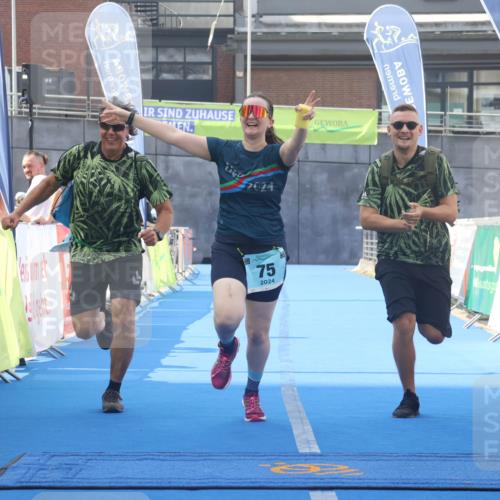 11.08.2024 - GEWOBA Citytriathlon Bremen Lena Gebhardt http://msf.ph/oto/6789788 11.08.2024 11:31:50 Ziel 75 meine-sportfotos.de