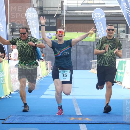 11.08.2024 - GEWOBA Citytriathlon Bremen Lena Gebhardt http://msf.ph/oto/6789790 11.08.2024 11:31:50 Ziel 75 meine-sportfotos.de