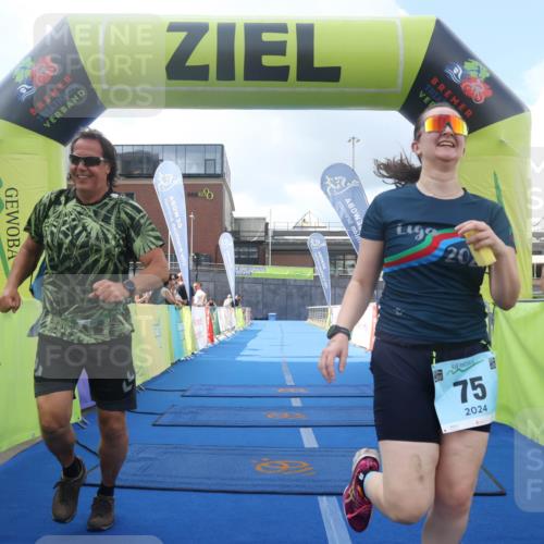 11.08.2024 - GEWOBA Citytriathlon Bremen Lena Gebhardt http://msf.ph/oto/6789802 11.08.2024 11:31:52 Ziel 75 meine-sportfotos.de