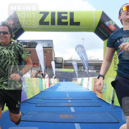 11.08.2024 - GEWOBA Citytriathlon Bremen Lena Gebhardt http://msf.ph/oto/6789803 11.08.2024 11:31:52 Ziel 75 meine-sportfotos.de