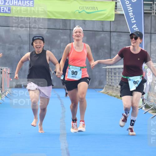 11.08.2024 - GEWOBA Citytriathlon Bremen Lena Gebhardt http://msf.ph/oto/6789878 11.08.2024 11:34:27 Ziel 90, 108 meine-sportfotos.de