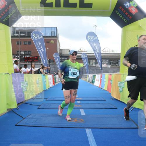 11.08.2024 - GEWOBA Citytriathlon Bremen Lena Gebhardt http://msf.ph/oto/6789944 11.08.2024 11:34:38 Ziel 108 meine-sportfotos.de