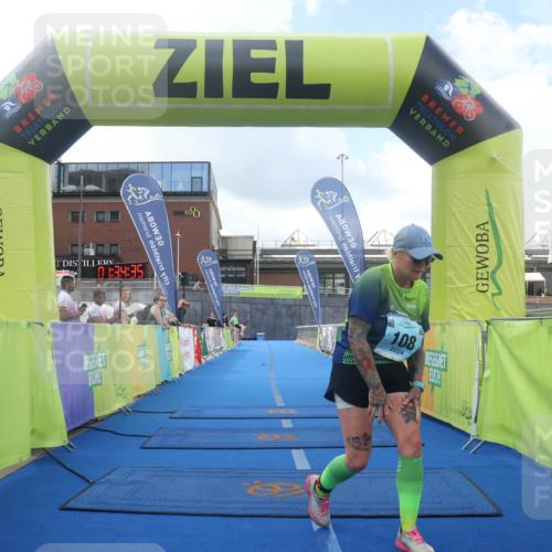 11.08.2024 - GEWOBA Citytriathlon Bremen Lena Gebhardt http://msf.ph/oto/6789950 11.08.2024 11:34:39 Ziel 108 meine-sportfotos.de