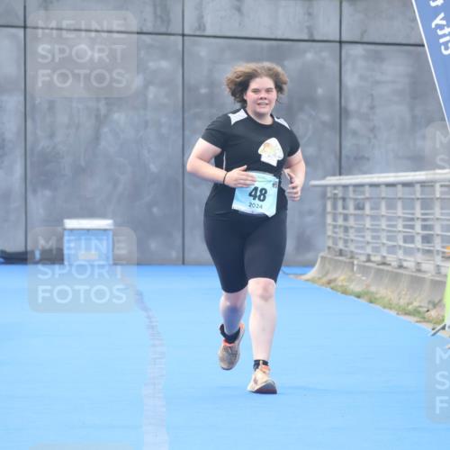 11.08.2024 - GEWOBA Citytriathlon Bremen Lena Gebhardt http://msf.ph/oto/6789952 11.08.2024 11:37:14 Ziel 48 meine-sportfotos.de
