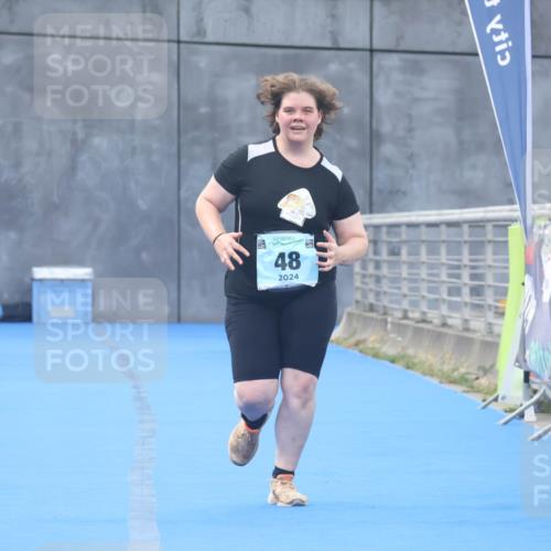 11.08.2024 - GEWOBA Citytriathlon Bremen Lena Gebhardt http://msf.ph/oto/6789955 11.08.2024 11:37:15 Ziel 48 meine-sportfotos.de
