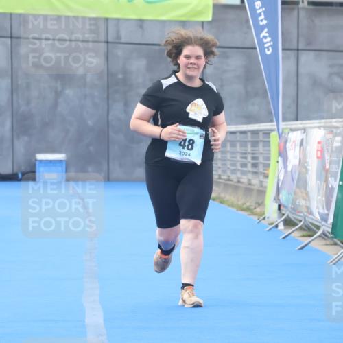 11.08.2024 - GEWOBA Citytriathlon Bremen Lena Gebhardt http://msf.ph/oto/6789962 11.08.2024 11:37:16 Ziel 48 meine-sportfotos.de