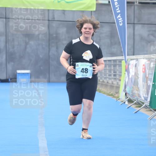 11.08.2024 - GEWOBA Citytriathlon Bremen Lena Gebhardt http://msf.ph/oto/6789963 11.08.2024 11:37:16 Ziel 48 meine-sportfotos.de