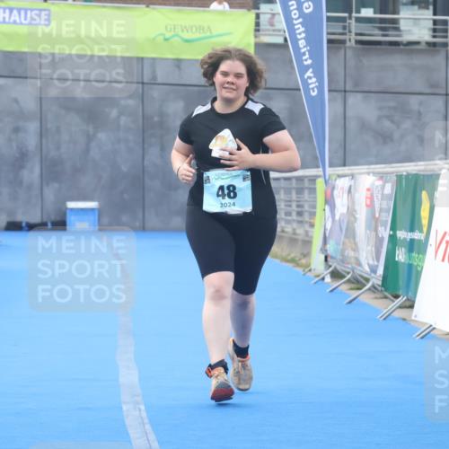 11.08.2024 - GEWOBA Citytriathlon Bremen Lena Gebhardt http://msf.ph/oto/6789965 11.08.2024 11:37:17 Ziel 48 meine-sportfotos.de
