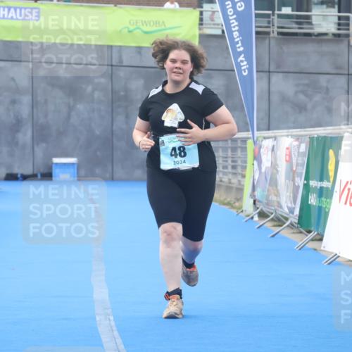 11.08.2024 - GEWOBA Citytriathlon Bremen Lena Gebhardt http://msf.ph/oto/6789966 11.08.2024 11:37:17 Ziel 48 meine-sportfotos.de