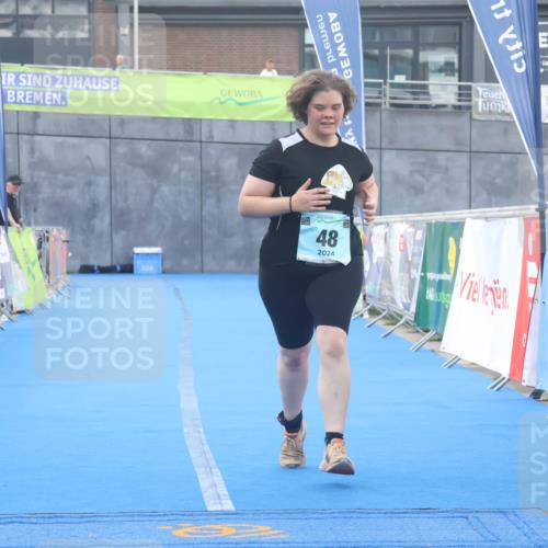 11.08.2024 - GEWOBA Citytriathlon Bremen Lena Gebhardt http://msf.ph/oto/6789973 11.08.2024 11:37:18 Ziel 48 meine-sportfotos.de