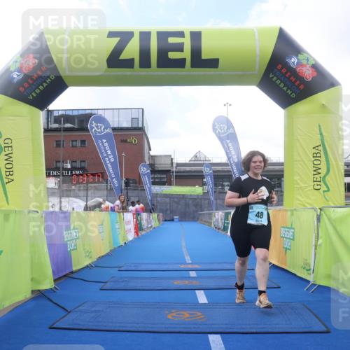 11.08.2024 - GEWOBA Citytriathlon Bremen Lena Gebhardt http://msf.ph/oto/6789976 11.08.2024 11:37:21 Ziel 48 meine-sportfotos.de