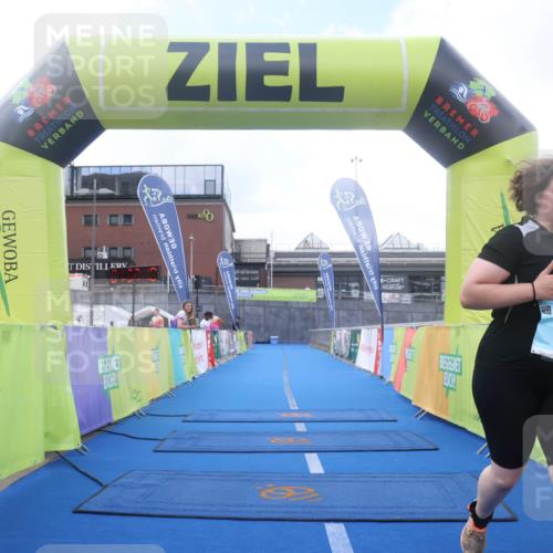 11.08.2024 - GEWOBA Citytriathlon Bremen Lena Gebhardt http://msf.ph/oto/6789984 11.08.2024 11:37:21 Ziel 48 meine-sportfotos.de