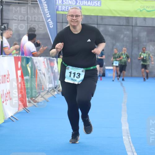 11.08.2024 - GEWOBA Citytriathlon Bremen Lena Gebhardt http://msf.ph/oto/6790002 11.08.2024 11:39:03 Ziel 113 meine-sportfotos.de