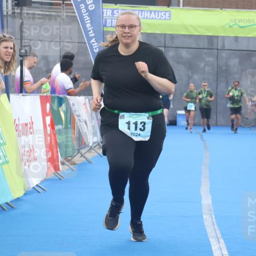 11.08.2024 - GEWOBA Citytriathlon Bremen Lena Gebhardt http://msf.ph/oto/6790006 11.08.2024 11:39:03 Ziel 113 meine-sportfotos.de