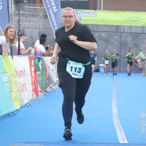 11.08.2024 - GEWOBA Citytriathlon Bremen Lena Gebhardt http://msf.ph/oto/6790010 11.08.2024 11:39:03 Ziel 113 meine-sportfotos.de
