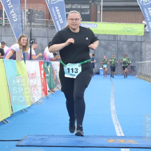 11.08.2024 - GEWOBA Citytriathlon Bremen Lena Gebhardt http://msf.ph/oto/6790011 11.08.2024 11:39:03 Ziel 113 meine-sportfotos.de