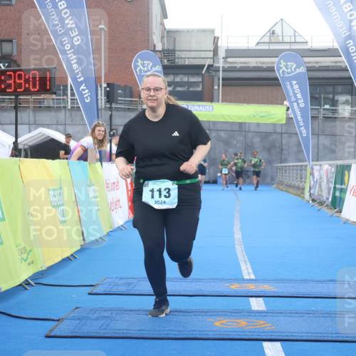11.08.2024 - GEWOBA Citytriathlon Bremen Lena Gebhardt http://msf.ph/oto/6790017 11.08.2024 11:39:04 Ziel 113 meine-sportfotos.de