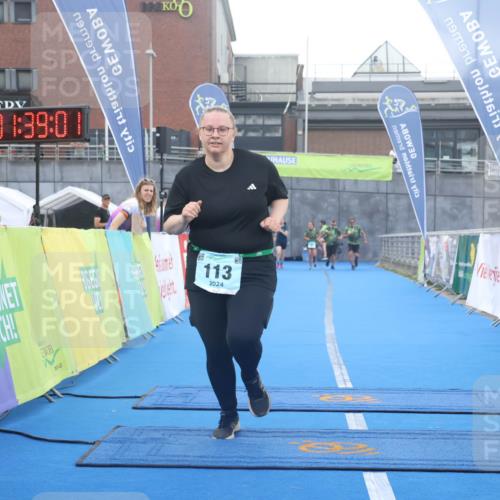 11.08.2024 - GEWOBA Citytriathlon Bremen Lena Gebhardt http://msf.ph/oto/6790018 11.08.2024 11:39:04 Ziel 113 meine-sportfotos.de