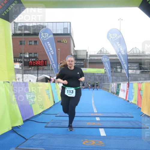 11.08.2024 - GEWOBA Citytriathlon Bremen Lena Gebhardt http://msf.ph/oto/6790019 11.08.2024 11:39:04 Ziel 113 meine-sportfotos.de