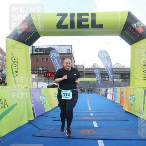 11.08.2024 - GEWOBA Citytriathlon Bremen Lena Gebhardt http://msf.ph/oto/6790025 11.08.2024 11:39:05 Ziel 113 meine-sportfotos.de