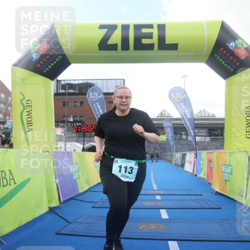 11.08.2024 - GEWOBA Citytriathlon Bremen Lena Gebhardt http://msf.ph/oto/6790030 11.08.2024 11:39:05 Ziel 113 meine-sportfotos.de