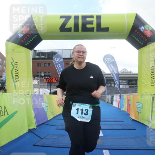11.08.2024 - GEWOBA Citytriathlon Bremen Lena Gebhardt http://msf.ph/oto/6790031 11.08.2024 11:39:06 Ziel 113 meine-sportfotos.de