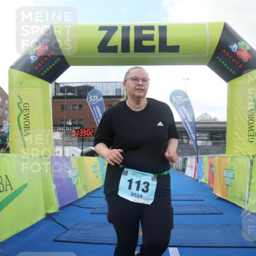 11.08.2024 - GEWOBA Citytriathlon Bremen Lena Gebhardt http://msf.ph/oto/6790033 11.08.2024 11:39:06 Ziel 113 meine-sportfotos.de