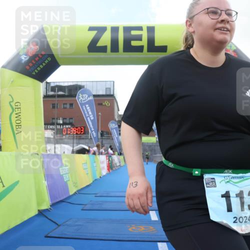 11.08.2024 - GEWOBA Citytriathlon Bremen Lena Gebhardt http://msf.ph/oto/6790038 11.08.2024 11:39:06 Ziel 113 meine-sportfotos.de