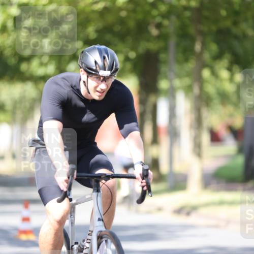 11.08.2024 - GEWOBA Citytriathlon Bremen H.Heesch http://msf.ph/oto/6797385 11.08.2024 11:54:39 Radfahren 749, 831, 850, 898, 961 meine-sportfotos.de