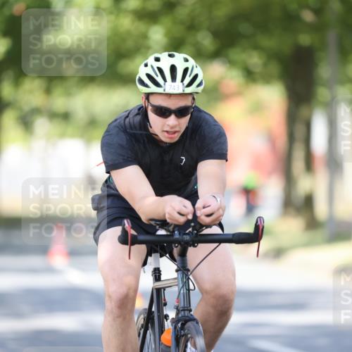 11.08.2024 - GEWOBA Citytriathlon Bremen H.Heesch http://msf.ph/oto/6797477 11.08.2024 11:52:05 Laufen  meine-sportfotos.de
