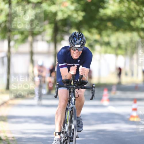 11.08.2024 - GEWOBA Citytriathlon Bremen H.Heesch http://msf.ph/oto/6797489 11.08.2024 11:52:10 Laufen  meine-sportfotos.de