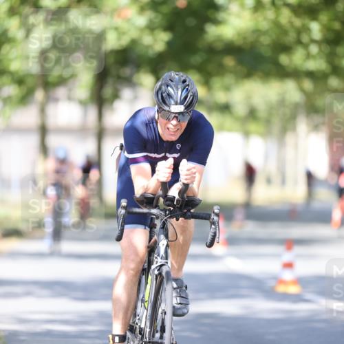 11.08.2024 - GEWOBA Citytriathlon Bremen H.Heesch http://msf.ph/oto/6797491 11.08.2024 11:52:10 Laufen  meine-sportfotos.de