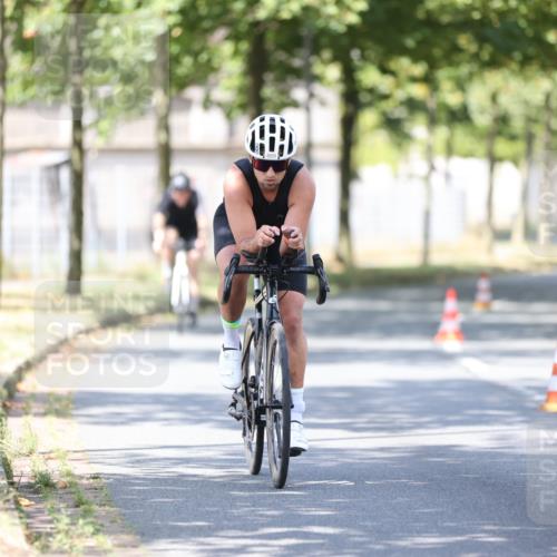 11.08.2024 - GEWOBA Citytriathlon Bremen H.Heesch http://msf.ph/oto/6797612 11.08.2024 11:52:21 Laufen  meine-sportfotos.de