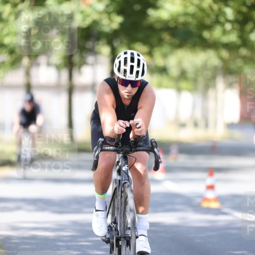11.08.2024 - GEWOBA Citytriathlon Bremen H.Heesch http://msf.ph/oto/6797624 11.08.2024 11:52:22 Laufen  meine-sportfotos.de