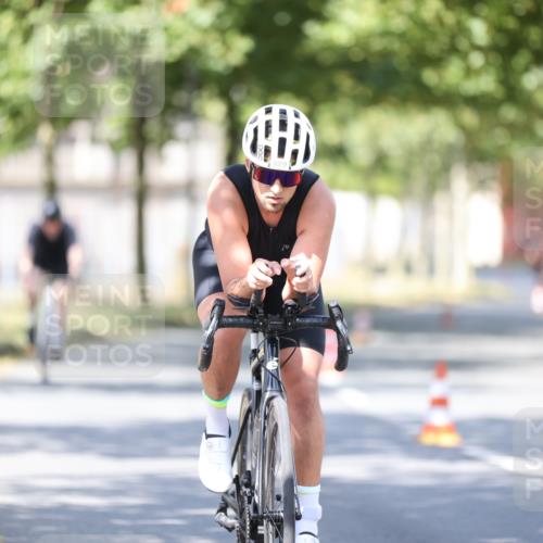 11.08.2024 - GEWOBA Citytriathlon Bremen H.Heesch http://msf.ph/oto/6797626 11.08.2024 11:52:22 Laufen  meine-sportfotos.de