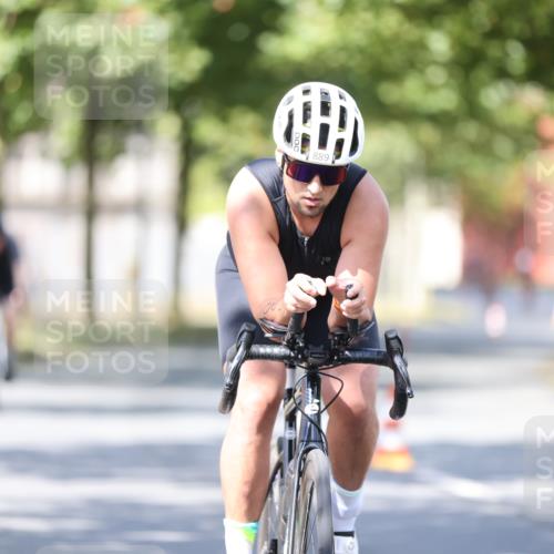 11.08.2024 - GEWOBA Citytriathlon Bremen H.Heesch http://msf.ph/oto/6797636 11.08.2024 11:52:22 Laufen  meine-sportfotos.de