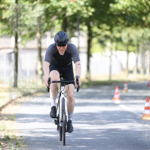 11.08.2024 - GEWOBA Citytriathlon Bremen H.Heesch http://msf.ph/oto/6797667 11.08.2024 11:52:24 Laufen  meine-sportfotos.de