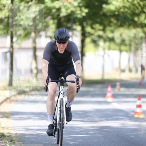 11.08.2024 - GEWOBA Citytriathlon Bremen H.Heesch http://msf.ph/oto/6797673 11.08.2024 11:52:24 Laufen  meine-sportfotos.de