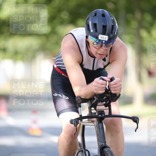 11.08.2024 - GEWOBA Citytriathlon Bremen H.Heesch http://msf.ph/oto/6797709 11.08.2024 11:52:34 Laufen  meine-sportfotos.de