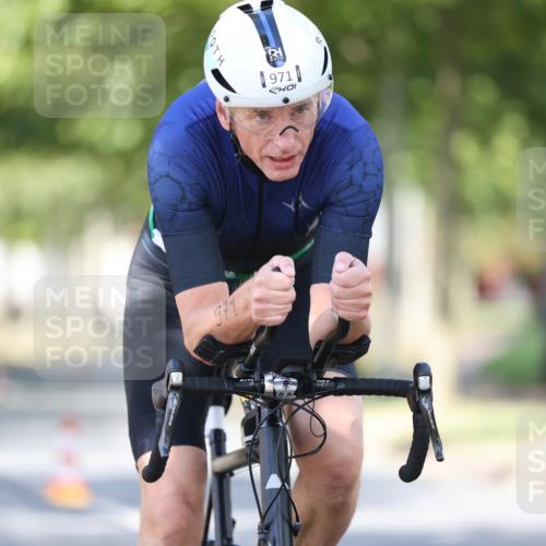 11.08.2024 - GEWOBA Citytriathlon Bremen H.Heesch http://msf.ph/oto/6797737 11.08.2024 11:52:36 Laufen  meine-sportfotos.de