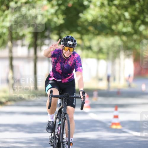 11.08.2024 - GEWOBA Citytriathlon Bremen H.Heesch http://msf.ph/oto/6798002 11.08.2024 11:53:20 Laufen  meine-sportfotos.de