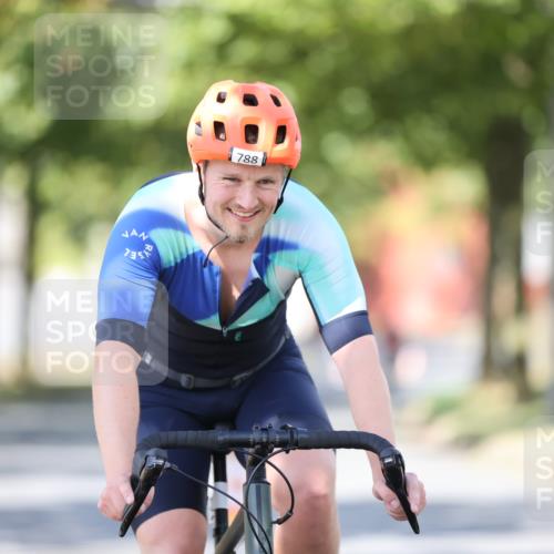 11.08.2024 - GEWOBA Citytriathlon Bremen H.Heesch http://msf.ph/oto/6798084 11.08.2024 11:53:32 Laufen  meine-sportfotos.de